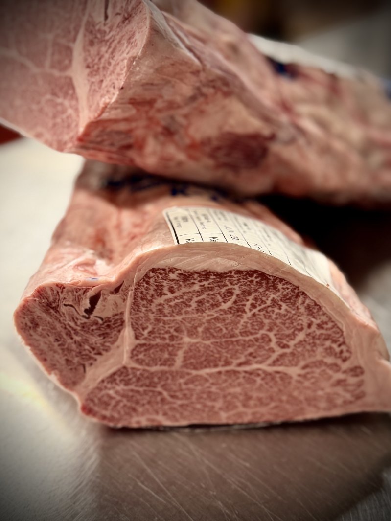 STEAKY Z HOVĚZÍ SVÍČKOVÉ PLEMENE WAGYU