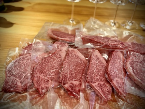 STEAKY Z HOVĚZÍ SVÍČKOVÉ PLEMENE WAGYU